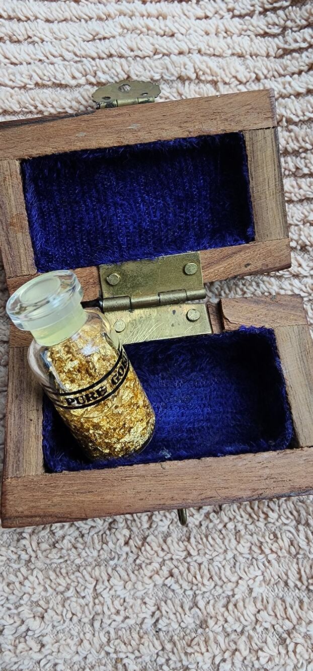 Dahlonega Gold Museum Genuine Gold Leaf Vial in Handmade Wooden Treasure Chest